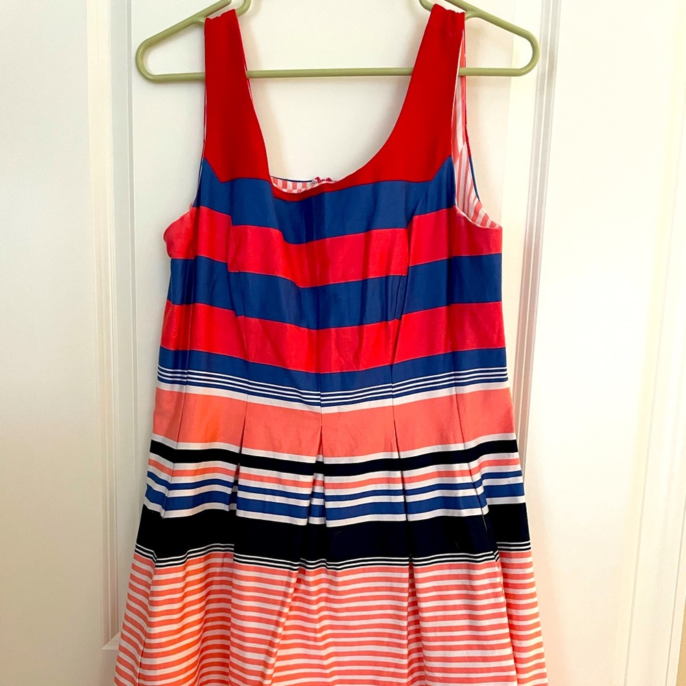Tiana B. Sleeveless fitted dress with pockets, size 10